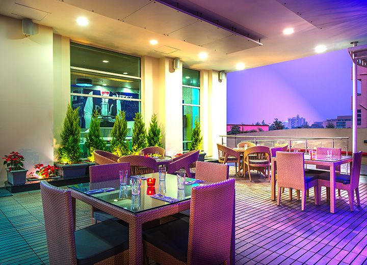 Hotel review, Accore hotels review, Accore hotels india, where to stay in delhi, safe hotel in India for girls, best hotel in Noida, hotel formule1 review, #Chaltahainomore